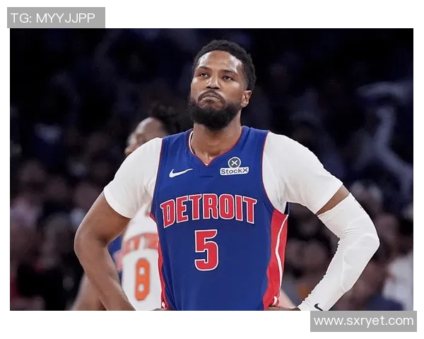 尼克斯与活塞第三节激战回顾球员表现与战术分析全景呈现